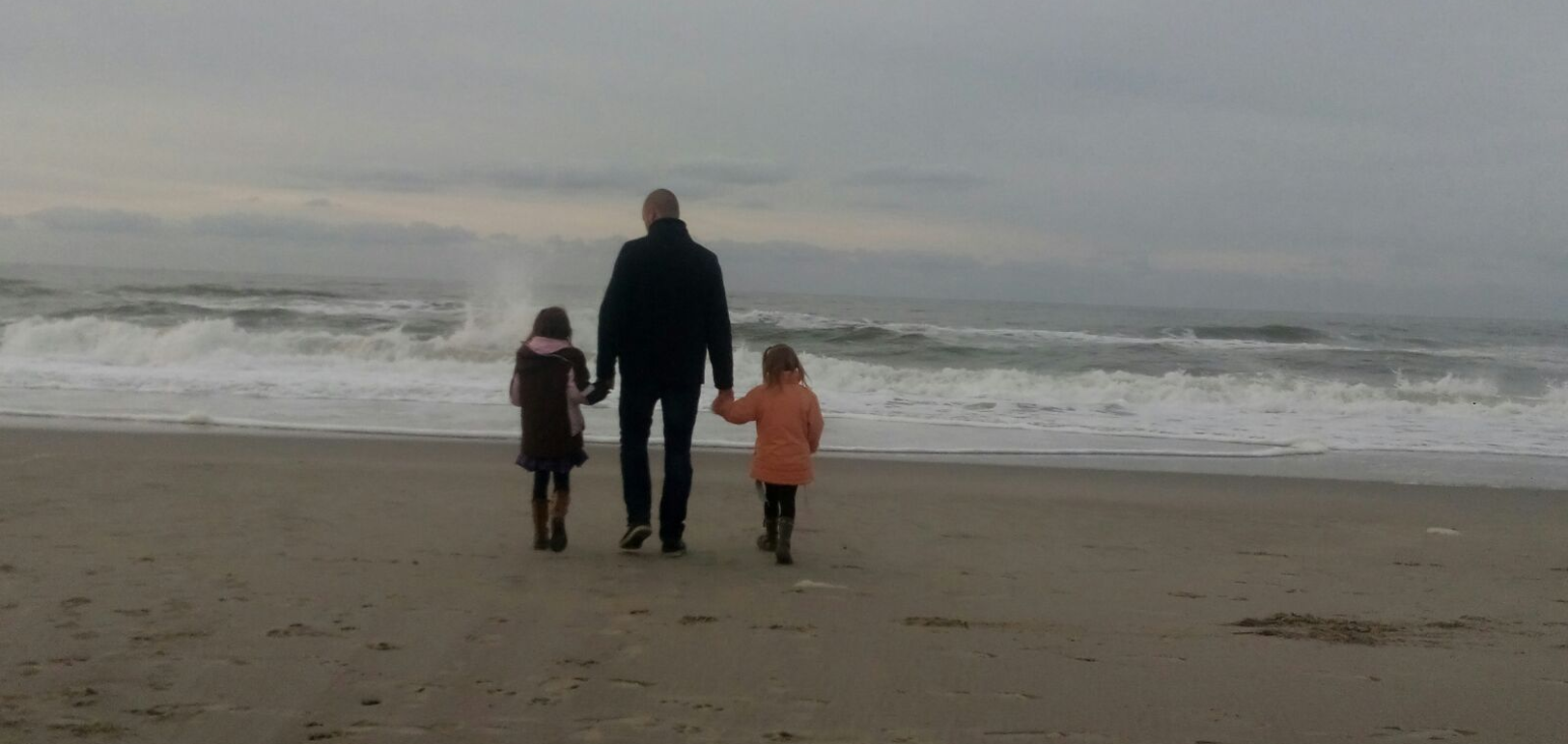 André met Julia en Merle op het strand